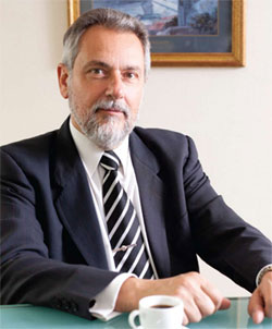 Edgardo Rezzónico, presidente de Assekuransa Compañía de Seguros.