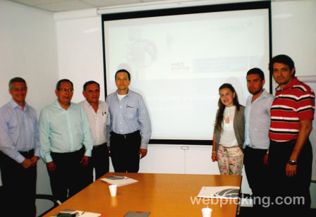 Marcelo Arce, Henry Lamos, Carlos Díaz Bohórquez, Danilo Velasquez, Marcela Gómez Ángel, José Daniel Gómez Ángel y Alejandro Suárez en las oficinas de Miebach Consulting en Buenos Aires