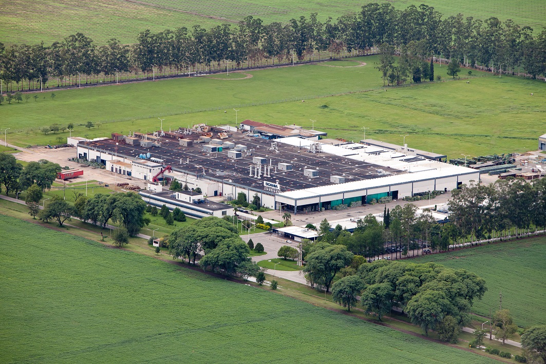 A la espera de que mejore la situación, Scania retoma la actividad y por ahora mantiene su dotación completa y evita despidos