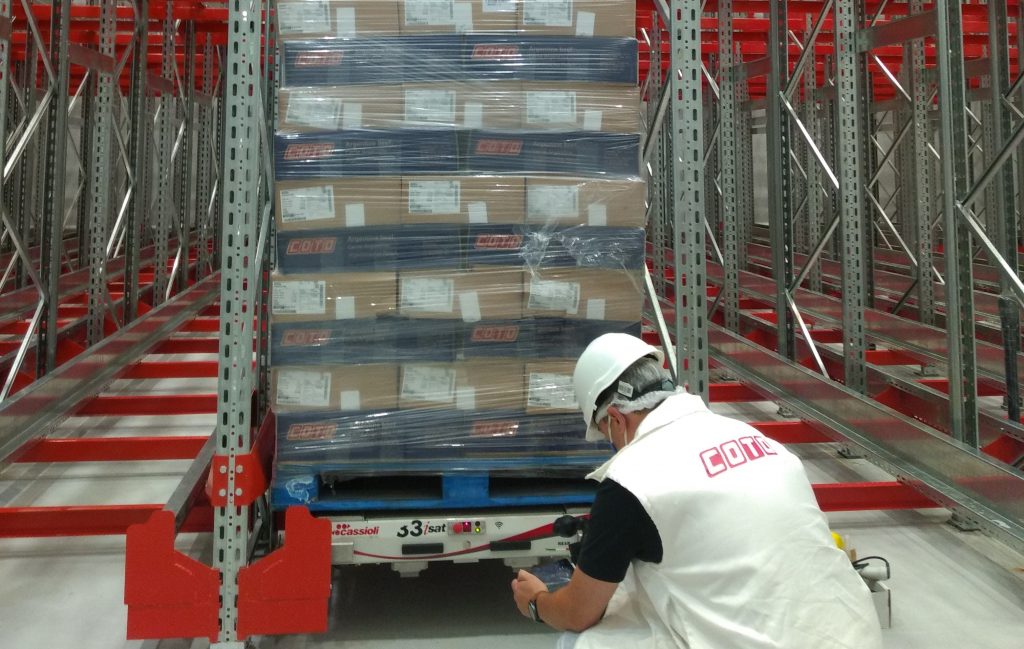 Coto inauguró almacén automático refrigerado - Webpicking